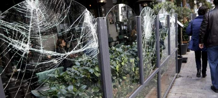 Η ΕΛ.ΑΣ. τα «βάζει» με τη βροχή που δεν κατάφερε να πιάσει τους κουκουλοφόρους
